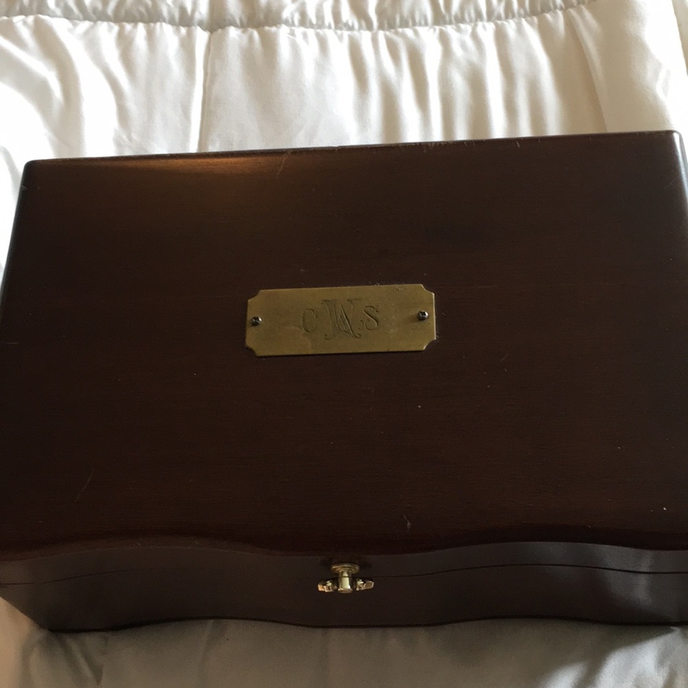 Wooden jewelry box